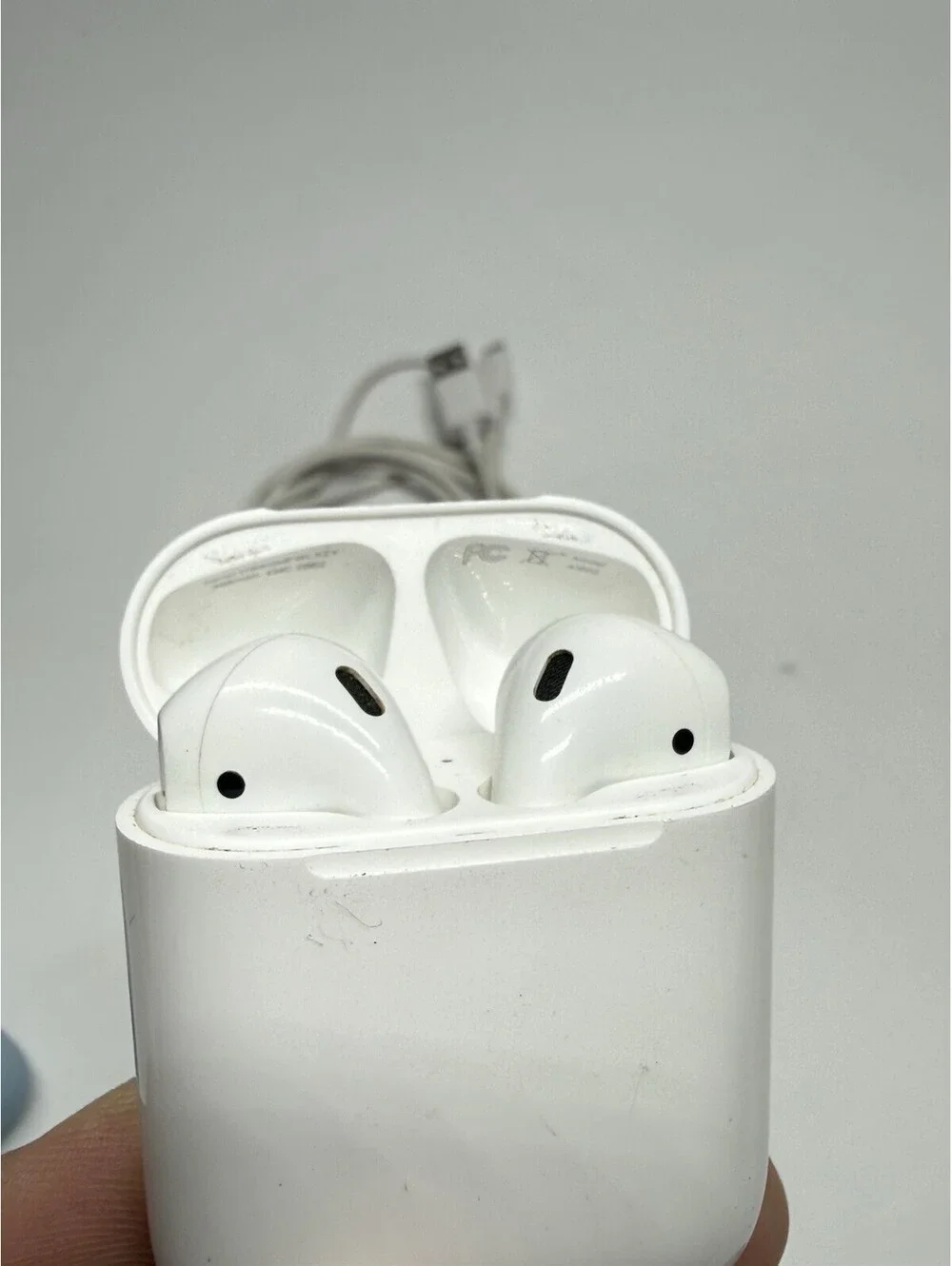 Apple AirPods 2nd Generation with Charging Case - White